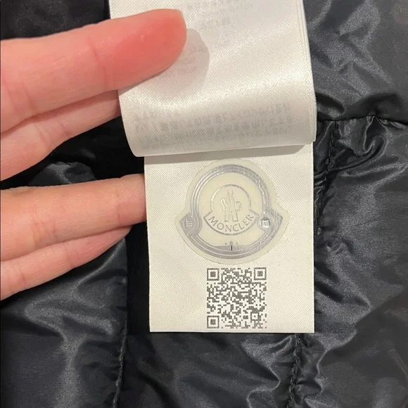 Moncler Men's Dark Gray Puffer Jacket with Red Trim - Picture 9 of 9